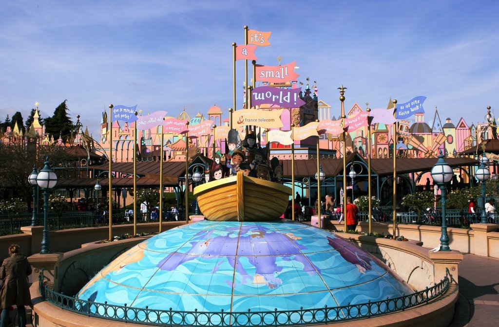 Overall view of "Is a small world" Travel with a fountain and a boat to Disneyland Paris during their 15th anniversary celebration.