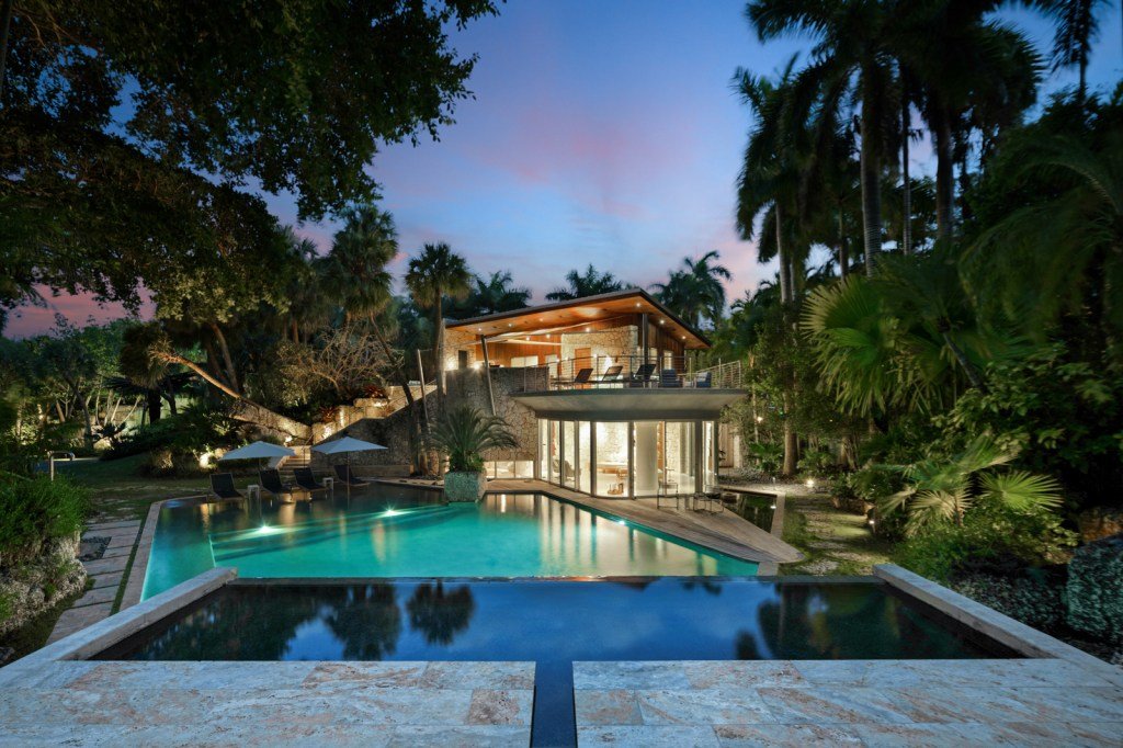 Luxury house in 3585 anchorage Way, Grove Coconut with a tree -listed pool listed for $ 135 million